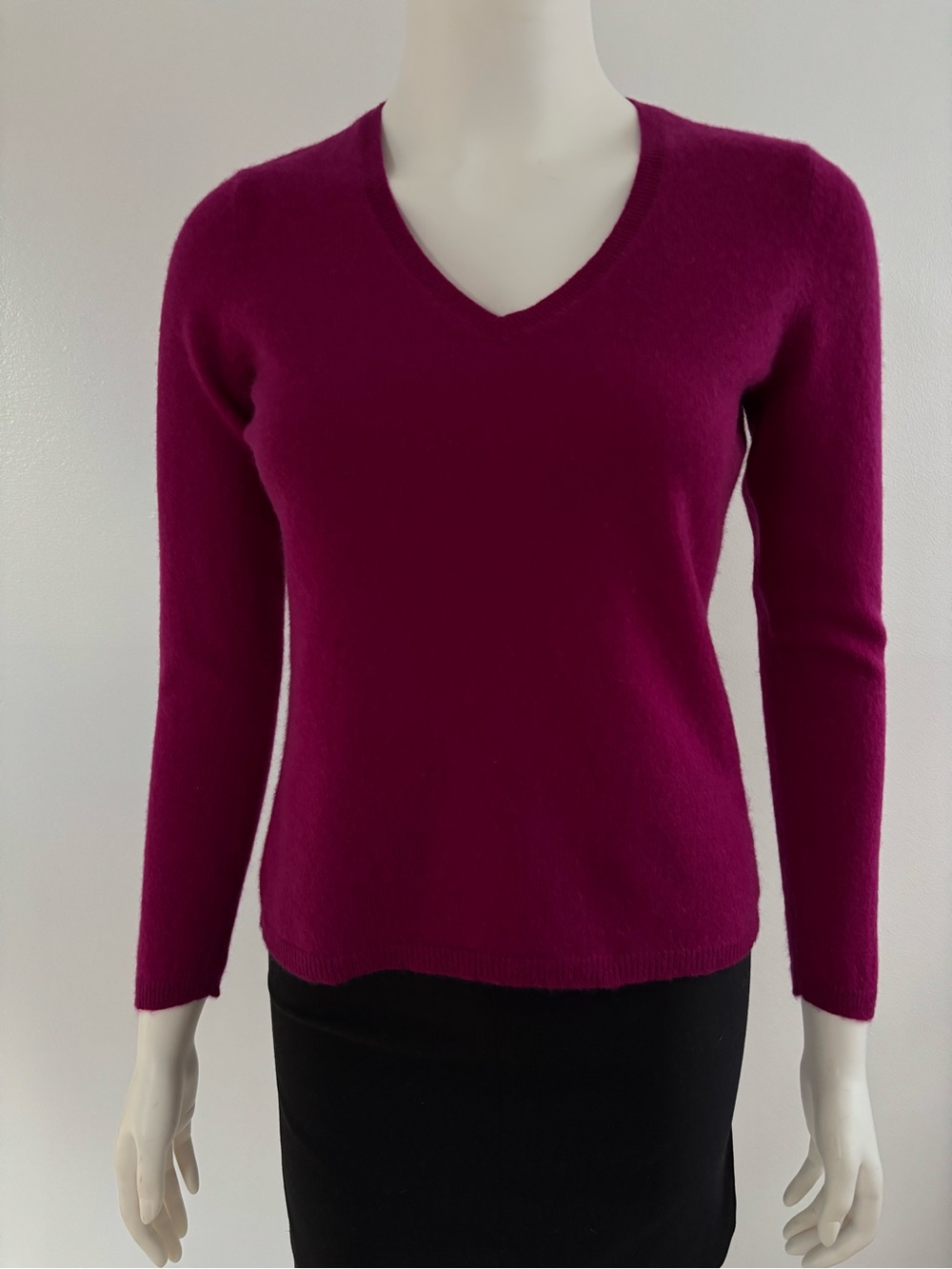 Ann Taylor100% Cashmere V-Neck Sweater in Rich Magenta